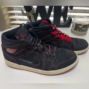 Nike Air Jordan 1 Mid SE Come Fly With Me (GS) Men’s size 10